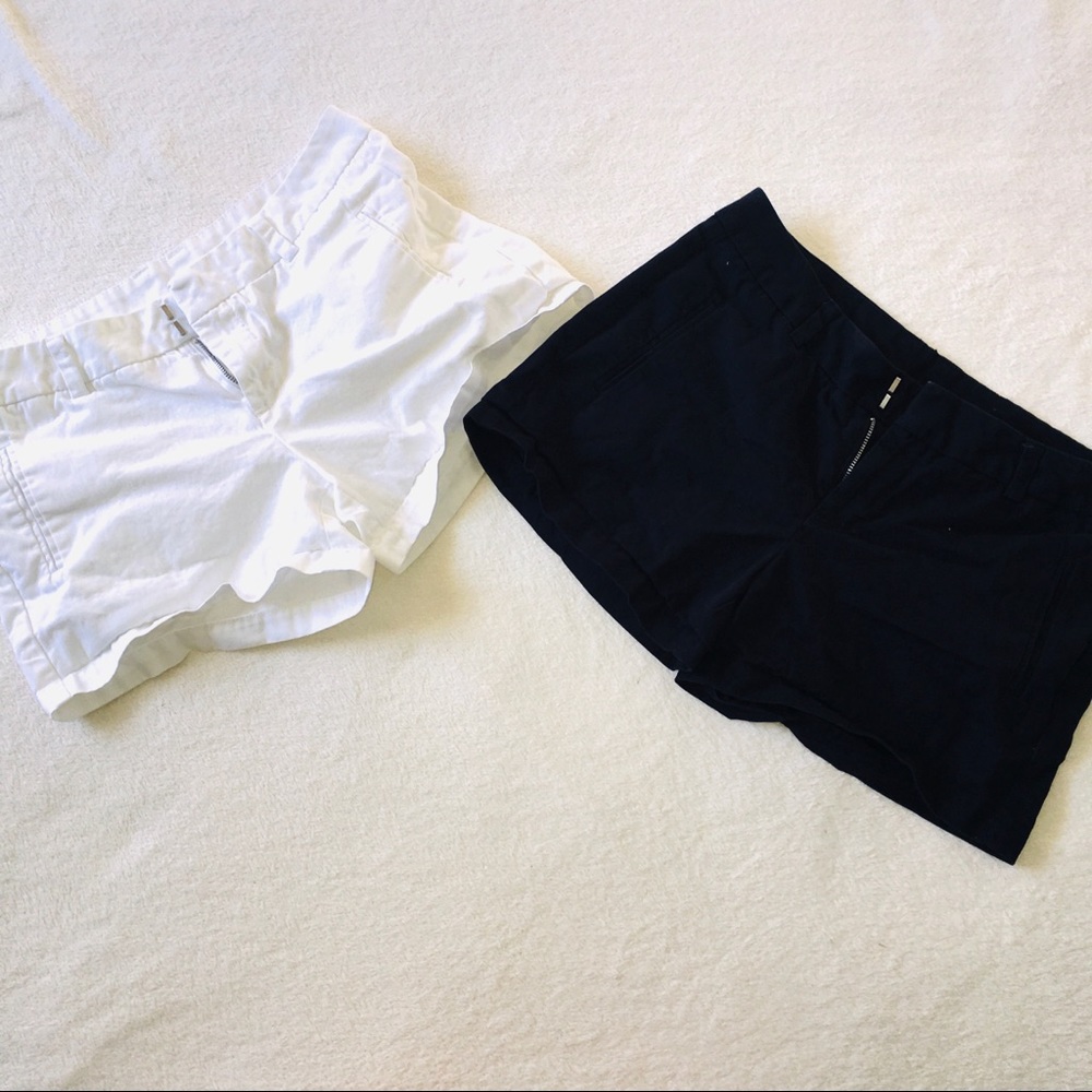 WHITE AND NAVY BLUE FANCY SHORTS